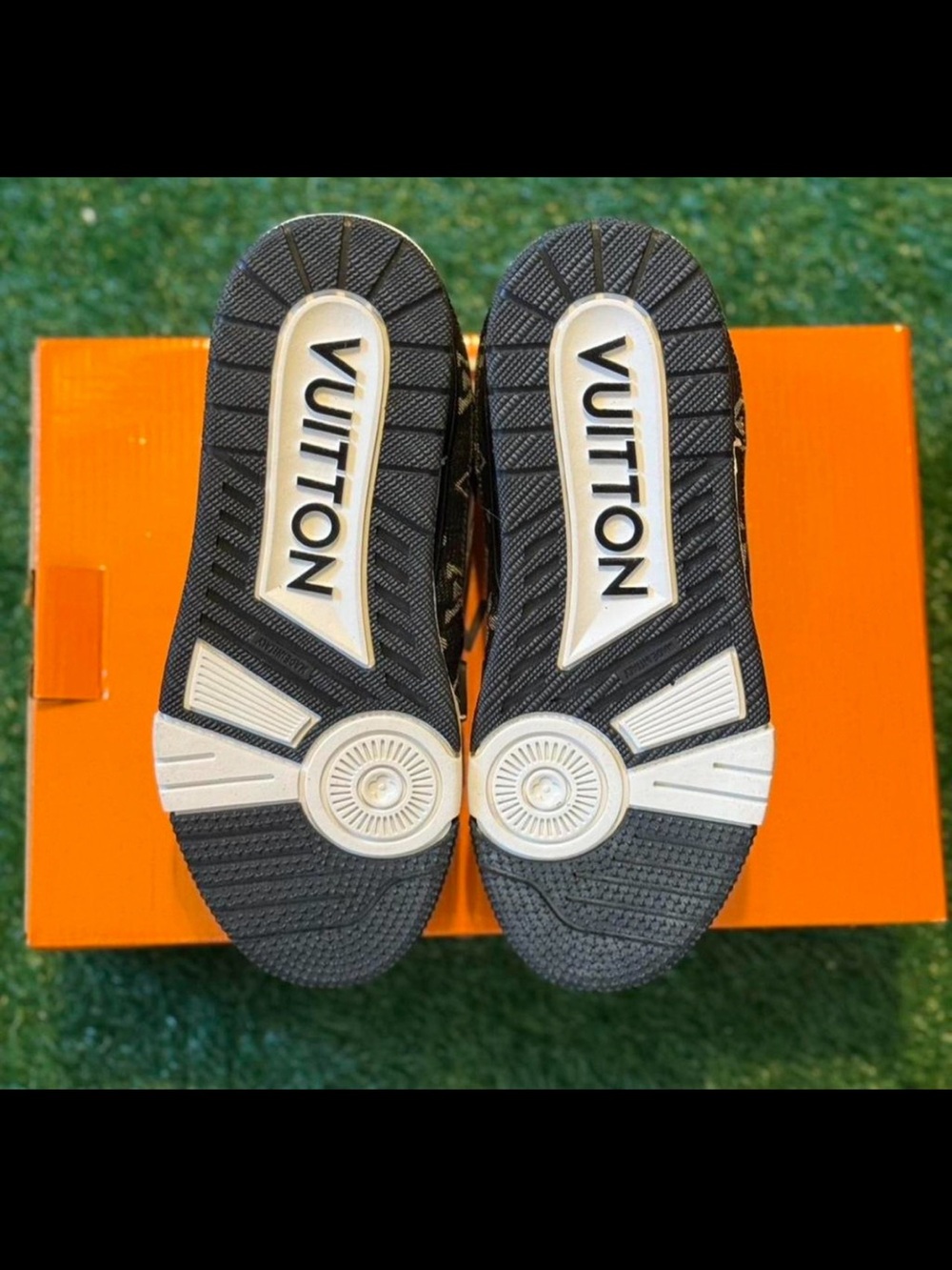 Louis Vuitton Kids White and Black Monogram Low-Top Sneakers - Picture 6 of 7